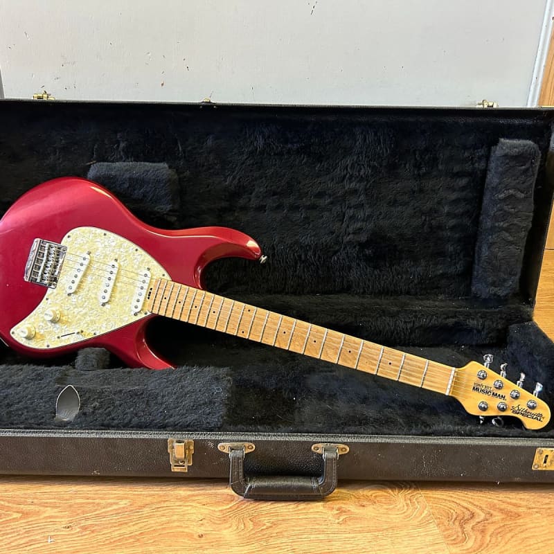 1996 Ernie Ball Music Man Silhouette Special Candy Apple Red - £1325 used Guitar