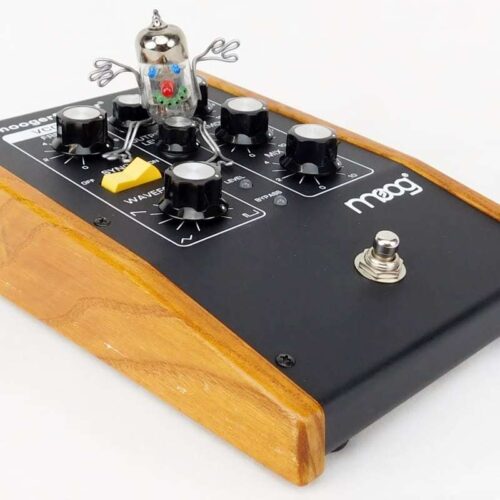 used Moog Moogerfoog Moog Moogerfooger MF-107 FreqBox Synthes Moog ... - Effect Pedal