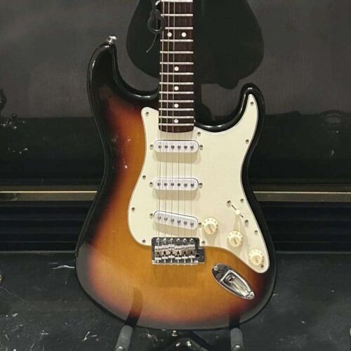 2009 Fender Standard Stratocaster 3 Color Sunburst -        Stratocaster