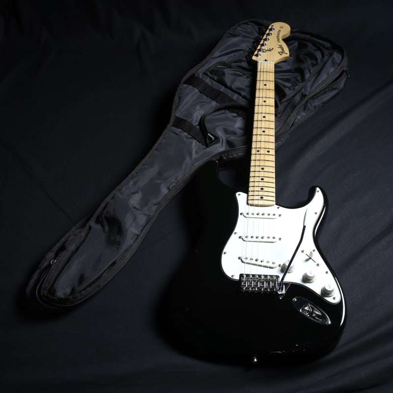 1997 – 2000 Fender ST-72 Stratocaster Reissue MIJ Black –        Stratocaster