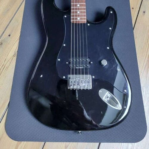 2001 - 2003 Squier Tom Delonge Stratocaster Black -        Stratocaster