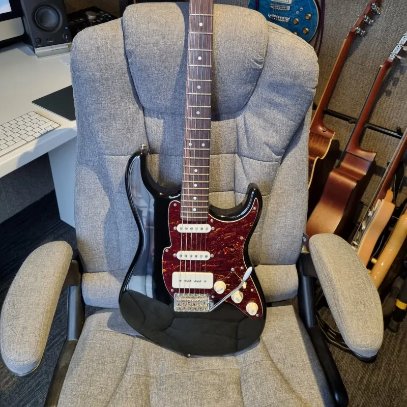 Fret-King Corona Black - £400 used Guitar