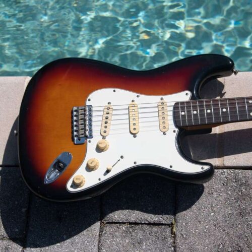 1986 Squier Stratocaster 3 Tone Sunburst -        Stratocaster