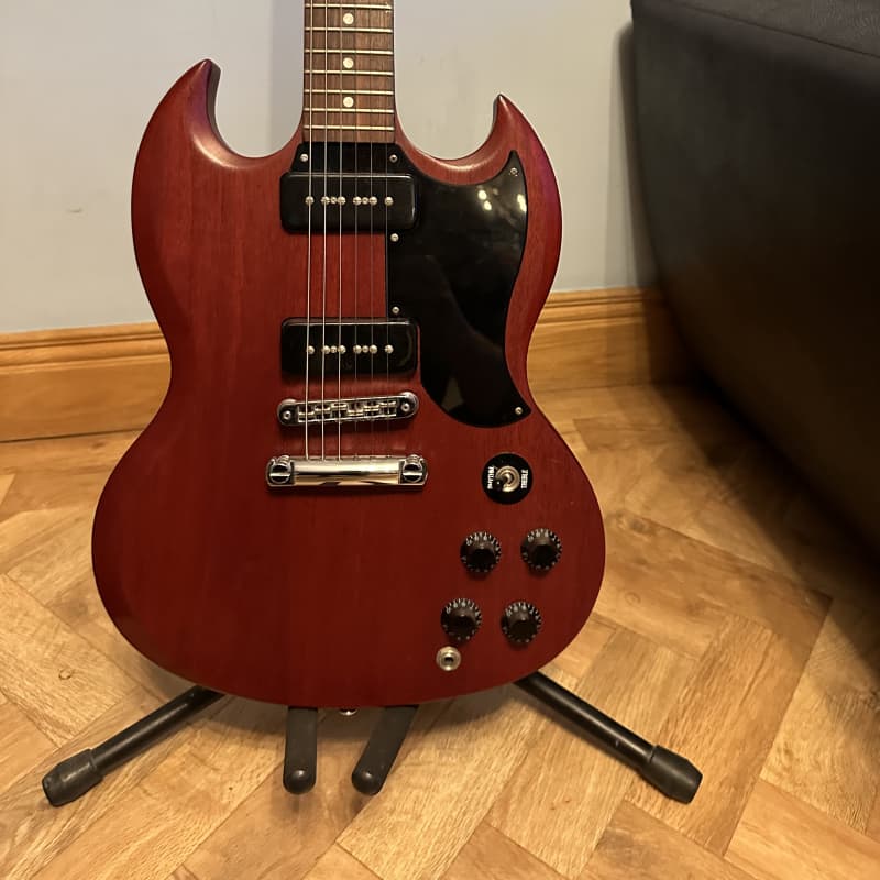 2011 Gibson SG special 60s tribute - worn cherry Worn cherry - £700 used Guitar