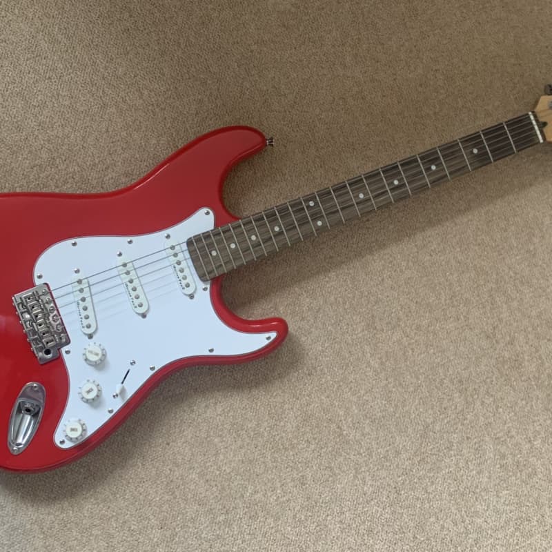 Encore Encore E60 Blaster Electric Guitar, Gloss Red – £99 used Guitar