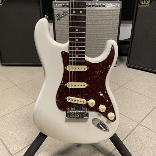 2019 - Present Fender American Ultra Stratocaster with Rosewoo... -        Stratocaster