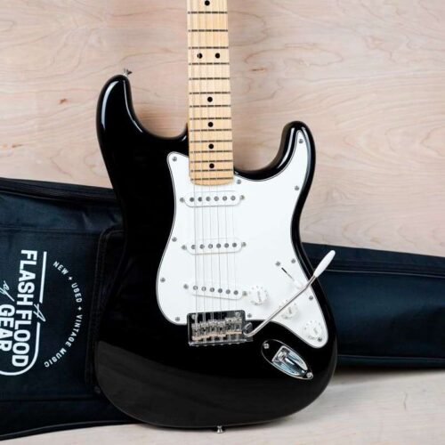 2019 Fender Player Stratocaster with Maple Fretboard MIM Black -        Stratocaster