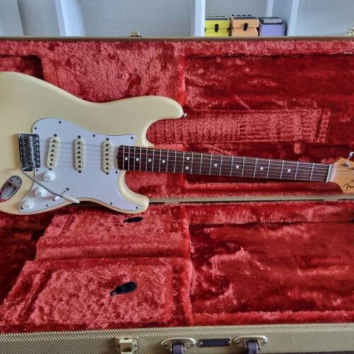 1990 - 1998 Fender American Vintage '62 Stratocaster Vintage W... -        Stratocaster