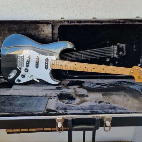 1981 Fender Stratocaster with Maple Fretboard Black -        Stratocaster