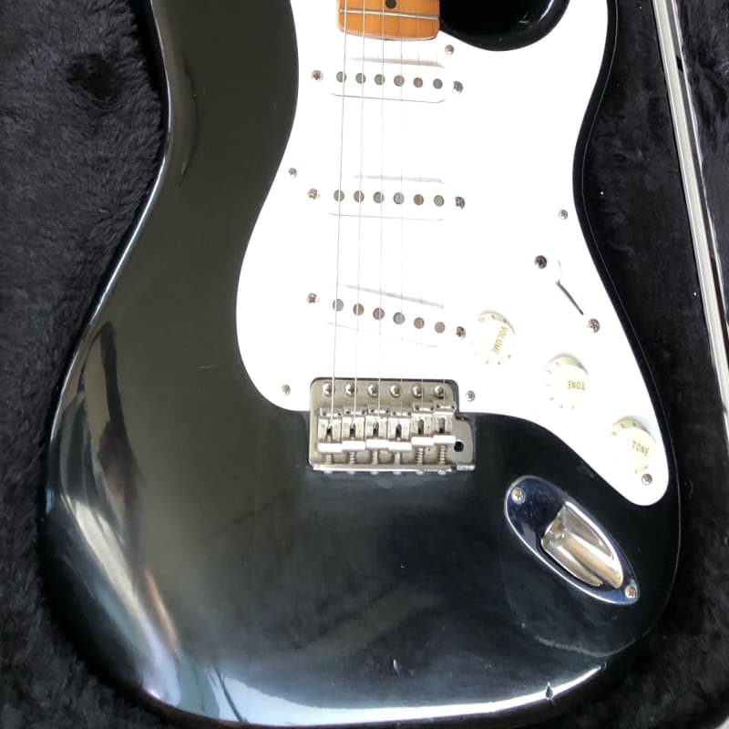 1983 Fender American Vintage ’57 Stratocaster Black – £2600 used Guitar