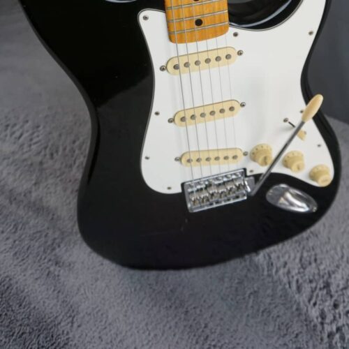 Heart Man Stratocaster Suzuki Black -        Stratocaster