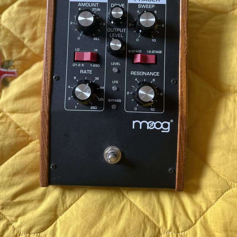 used 1999 – 2018 Moog MF-103 Moogerfooger 12-Stage Phaser Black – Effect Pedal