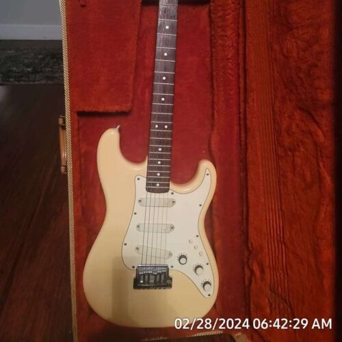 1983 Fender Elite Artic White -         Vintage Guitar