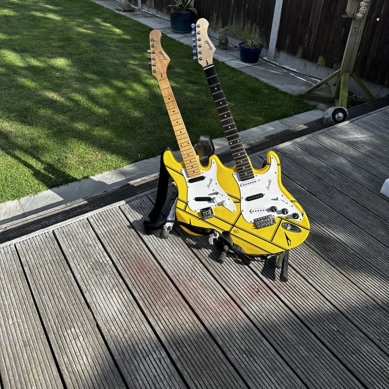 2023 Arnold Bee Yellow black twin - £350 used Guitar