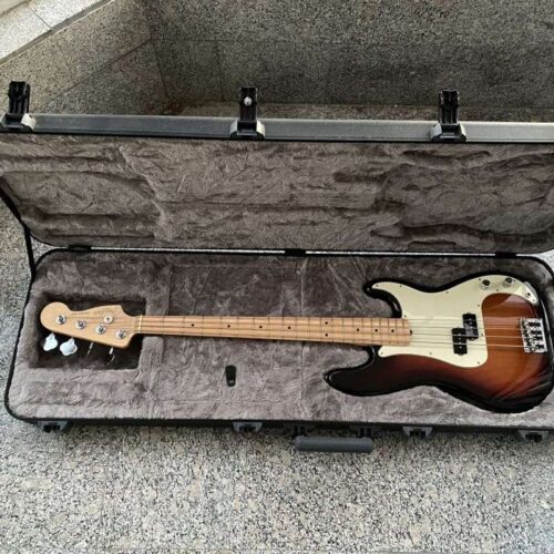 2017 - 2019 Fender American Professional Precision Bass with M... -         Precision Bass