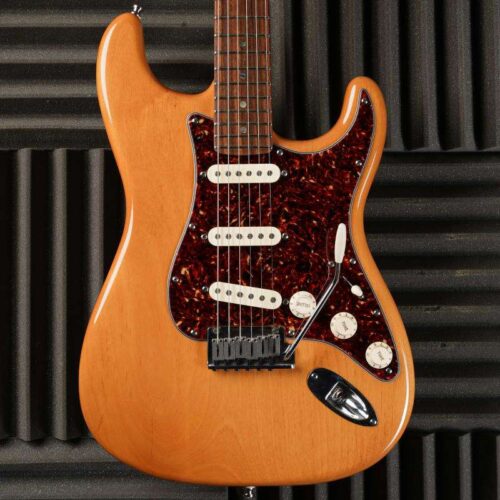 2004 - 2010 Fender American Deluxe Stratocaster with Rosewood ... -        Stratocaster