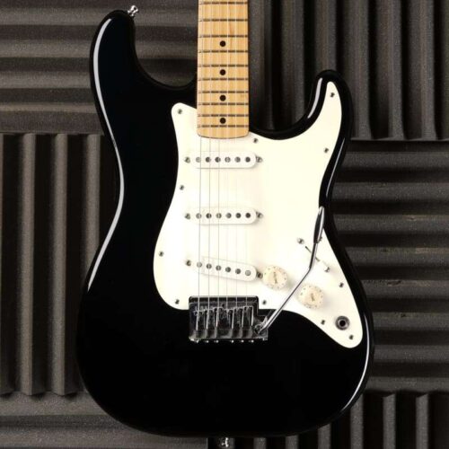 1983 - 1984 Fender Standard Stratocaster with Maple Fretboard ... -        Stratocaster