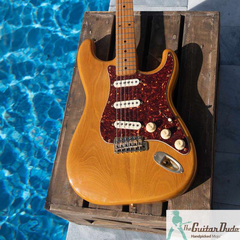 1990’s Fender Stratocaster Natural –        Stratocaster