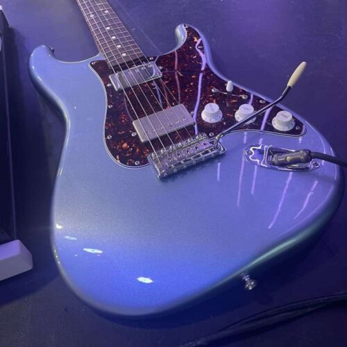 2019 Fender Vintera '60s Stratocaster Metallic Blue -        Stratocaster