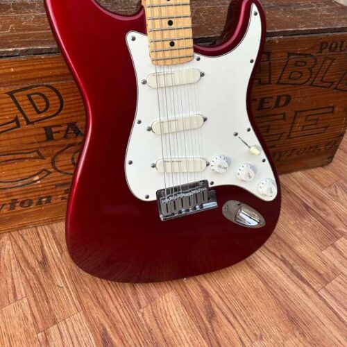 1991 Fender 1991 Fender Stratocaster Plus Deluxe Candy Apple R... -        Stratocaster