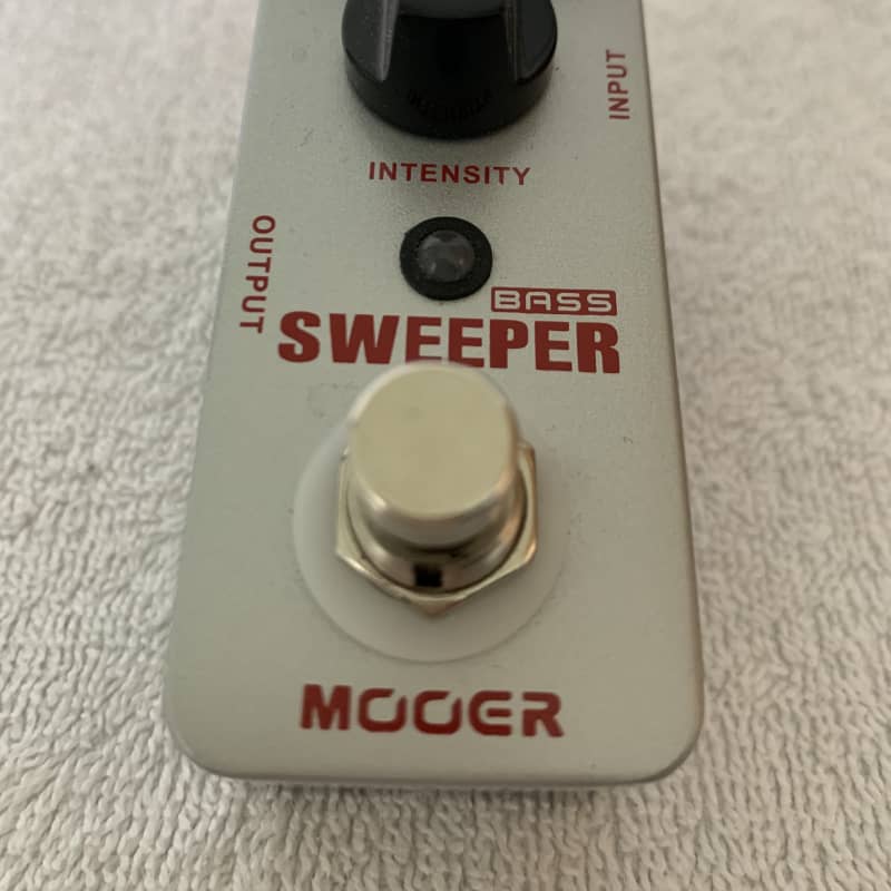 used 2010s Mooer Bass Sweeper Silver - Effect Pedal