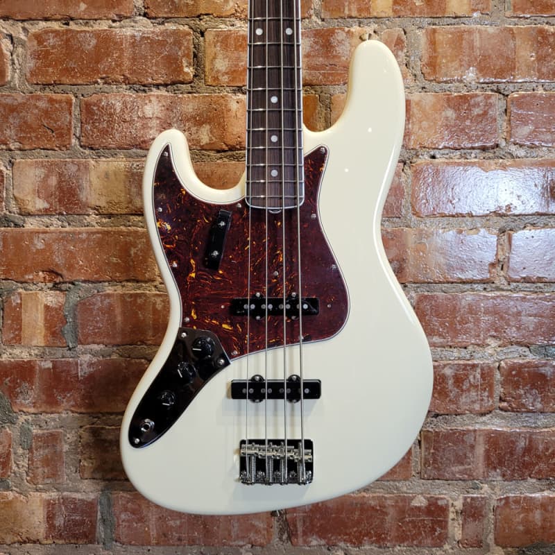 2023 Fender 1966 Jazz Bass LH Olympic White - £2159 new Guitar