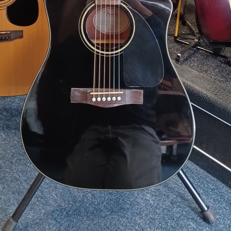 2011 - 2015 Fender CD-60CE Black - £169 used Guitar