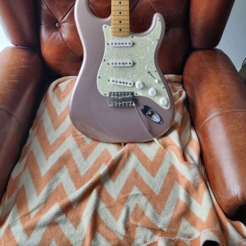 Fender Stratocaster Burgundy Mist -        Stratocaster