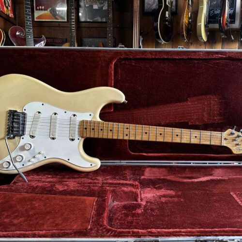 1983 - 1984 Fender Elite Stratocaster with Rosewood Fretboard ... -        Stratocaster