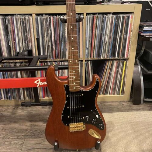 1990 Fender Stratocaster Walnut -        Stratocaster