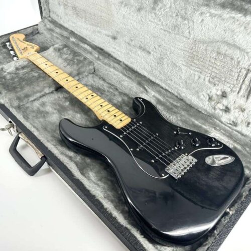 1980 Fender Stratocaster with Maple Fretboard Black -        Stratocaster