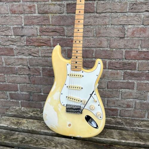 1971 - 1977 Fender Stratocaster with 3-Bolt Neck, Maple Fretbo... -        Stratocaster