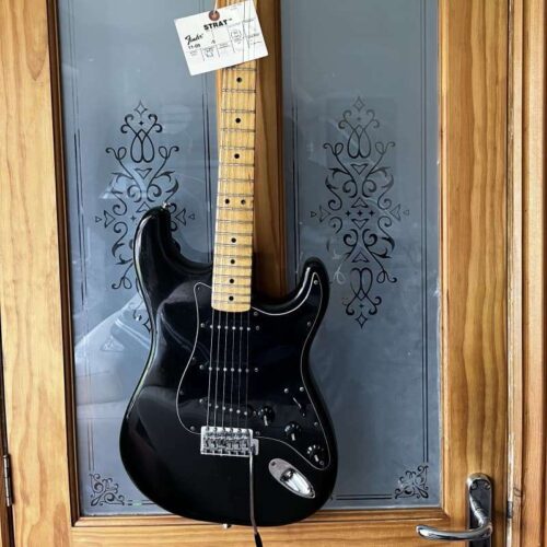 1978 - 1981 Fender Stratocaster with Maple Fretboard Black -        Stratocaster