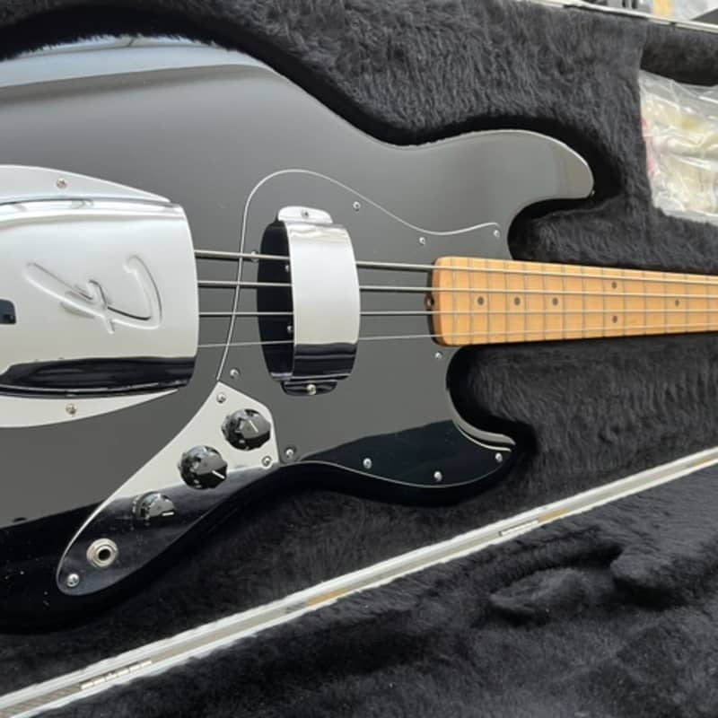 Fender Jazz Bass Black - £1150 used Guitar