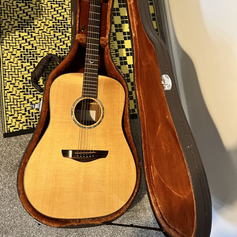 2014 Faith Saturn Natural Saturn - £679 used Guitar