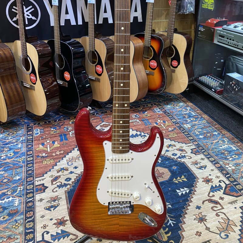 1993 Fender 60's Stratocaster Foto Flame cherry - £899 used Guitar