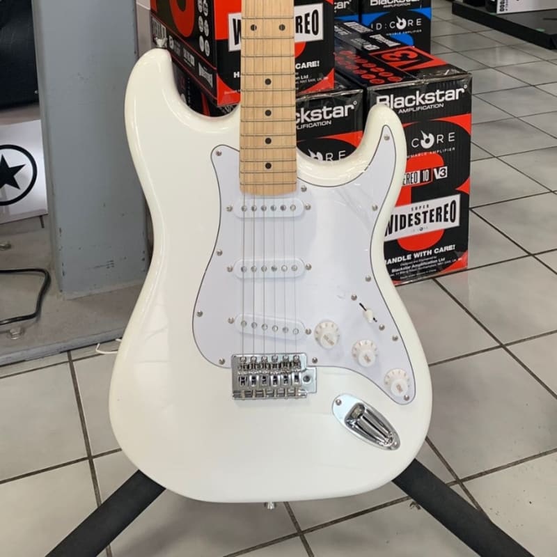 Chord Chord CAL63 Standard Electric Guitar, Arctic White, Mapl... - £128 new Guitar