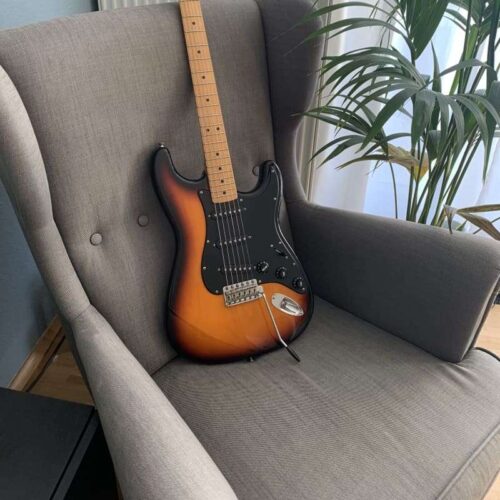 1996-1997 Fender Stratocaster Sunburst Blackguard -        Stratocaster