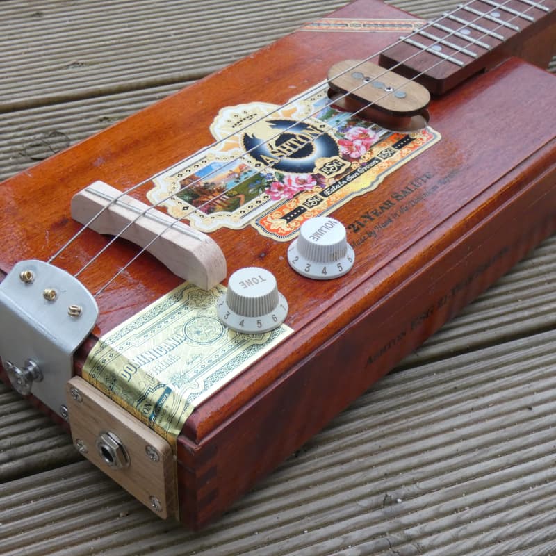 2024 ShonKy ShonKybox 3 string cigarbox guitar Natural - £240 new Guitar