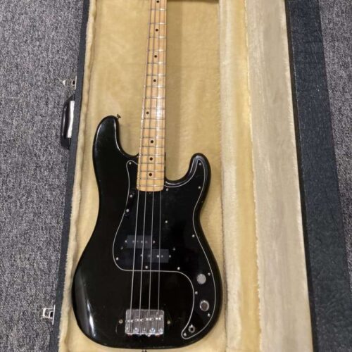 1970 - 1983 Fender Precision Bass with Maple Fretboard Black -         Precision Bass