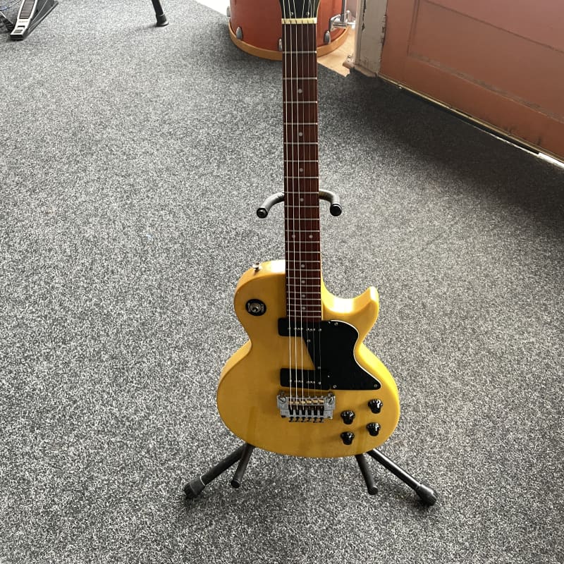 2015's Vinatge Inc Hardcase V-132 TV YELLOW - £325 used Guitar