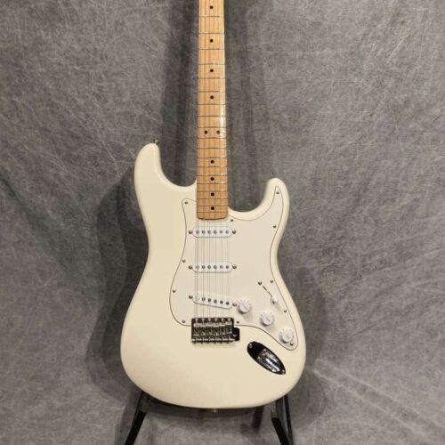 2000-2001 Fender Stratocaster 70 s Classic series Olympic White -        Stratocaster