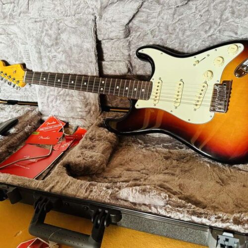 01/2022 Fender American Ultra Stratocaster with Rosewood Fretb... -        Stratocaster