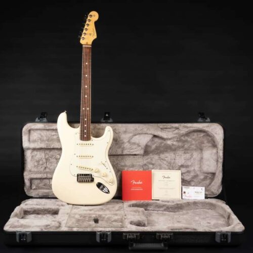 2017 - 2019 Fender American Professional Stratocaster with Ros... -        Stratocaster