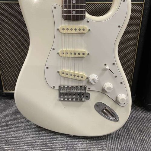 1992 - 1994 Squier Wayne's World 2 Stratocaster Arctic White -        Stratocaster