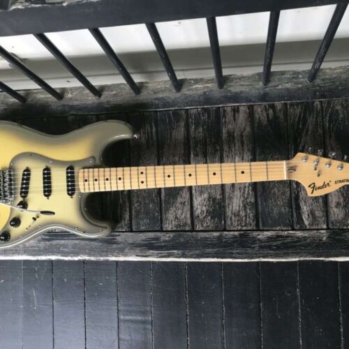 2002-04 Fender Stratocaster Antigua -        Stratocaster