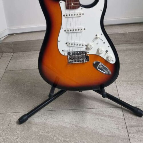 2000 Fender Fender Stratocaster Roland GC-1 Electric & Syn... -        Stratocaster Vintage Guitar