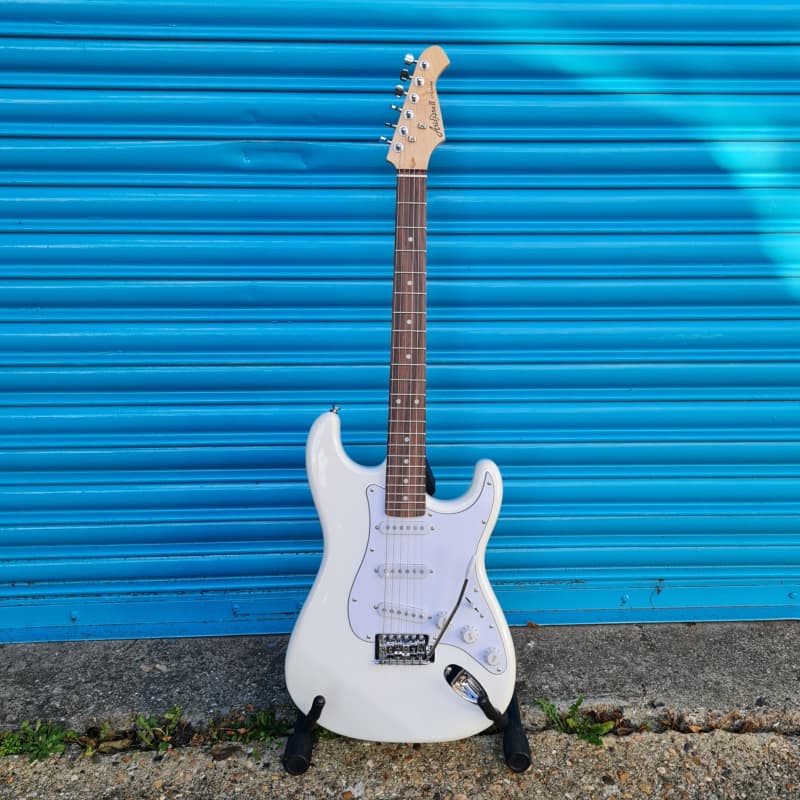 Aria STG-003 Electric Guitar - White / Right Handed White - £139 new Guitar