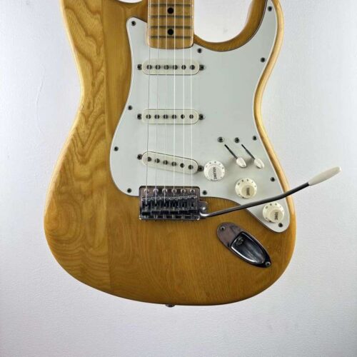 1972 - 1977 Fender Stratocaster with 3-Bolt Neck, Maple Fretbo... -        Stratocaster