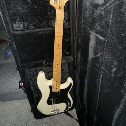 2020 Fender Precision Bass White -         Precision Bass